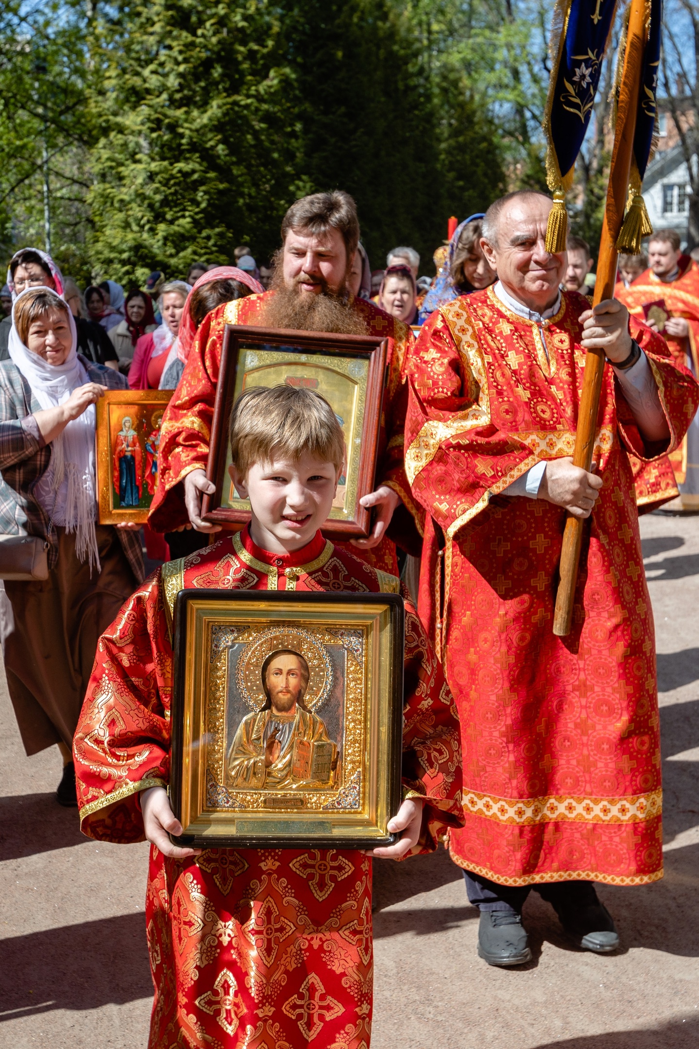 Пасхальные Крестные ходы вокруг Владимирского собора