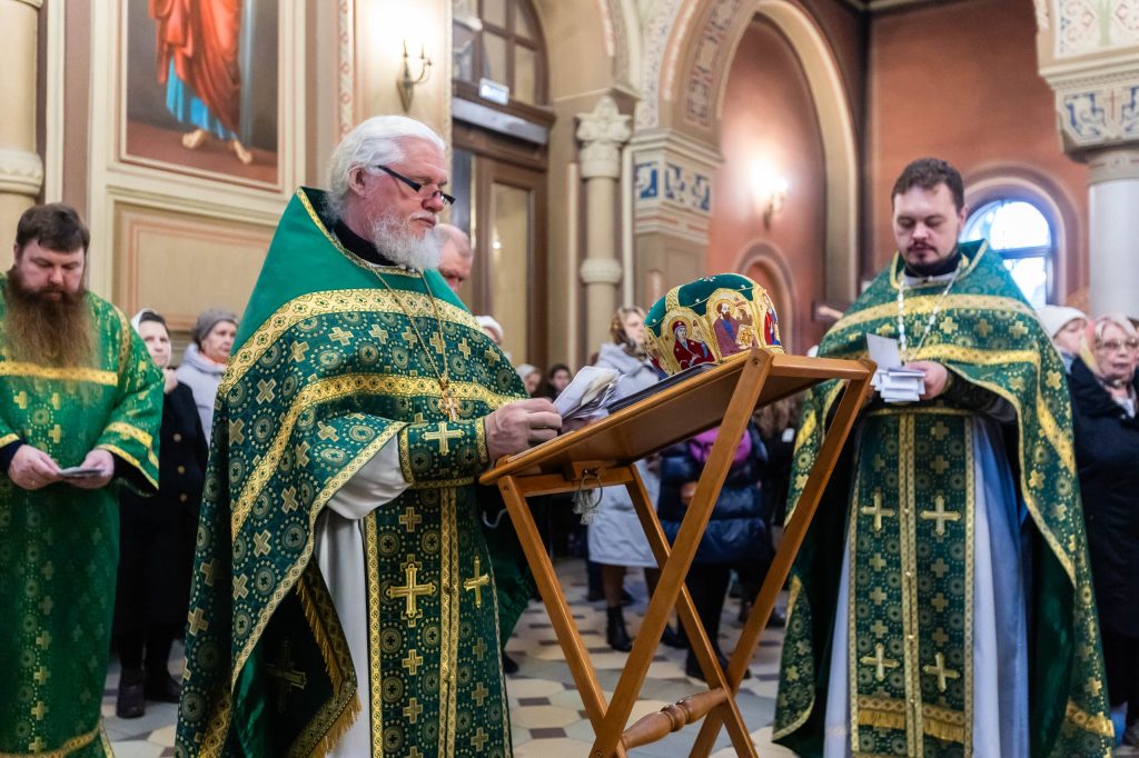 Богослужение в день рождения и день тезоименитства святого праведного Иоанна Кронштадтского, Димитриевскую родительскую субботу