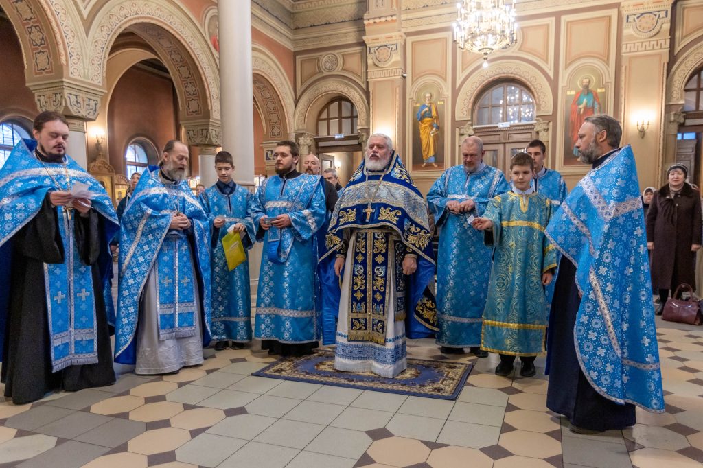 Богослужение в праздник Введения во храм Пресвятой Богородицы